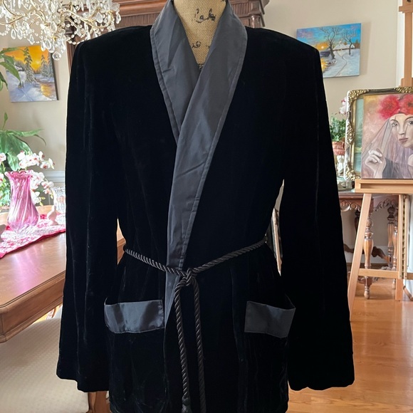 Luxurious Black Velvet smocking jacket Robe style jacket with silk Accents - Picture 1 of 16